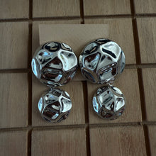 Load image into Gallery viewer, Aretes dorados círculares XL plateado
