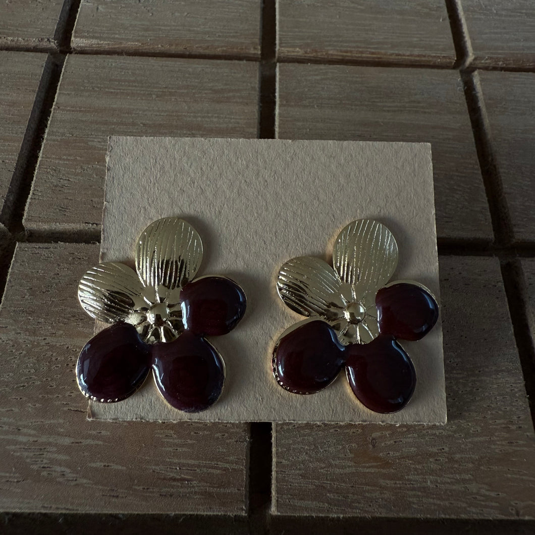 Aretes flor dorada + vino