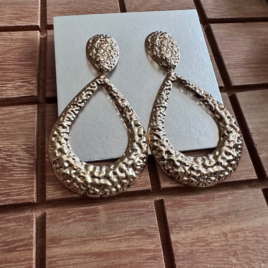 Aretes dorados XL ultra ligeros